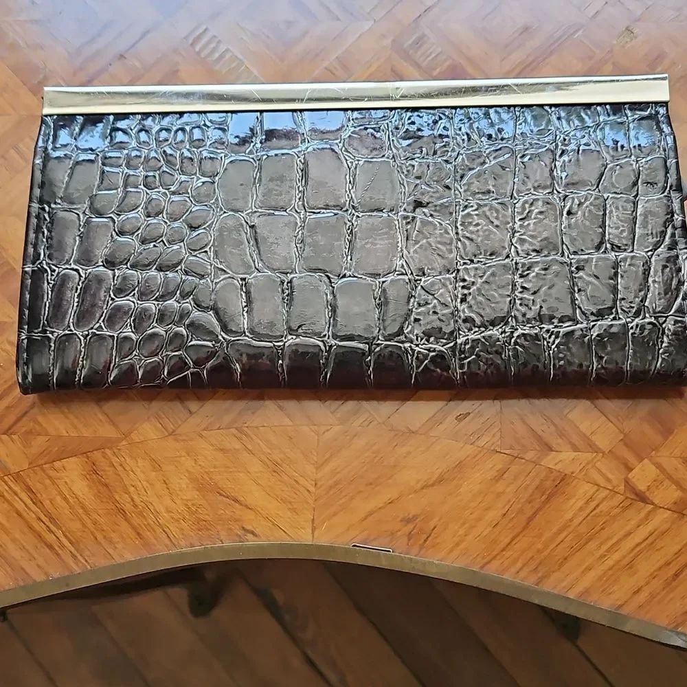 Crocodile-Embossed Wallet - Picture 2 of 5
